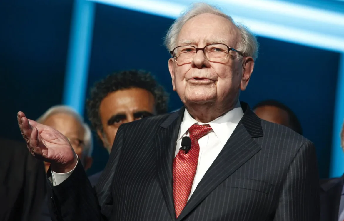 Warren Buffett: The Ultimate Guide to His Investing Genius